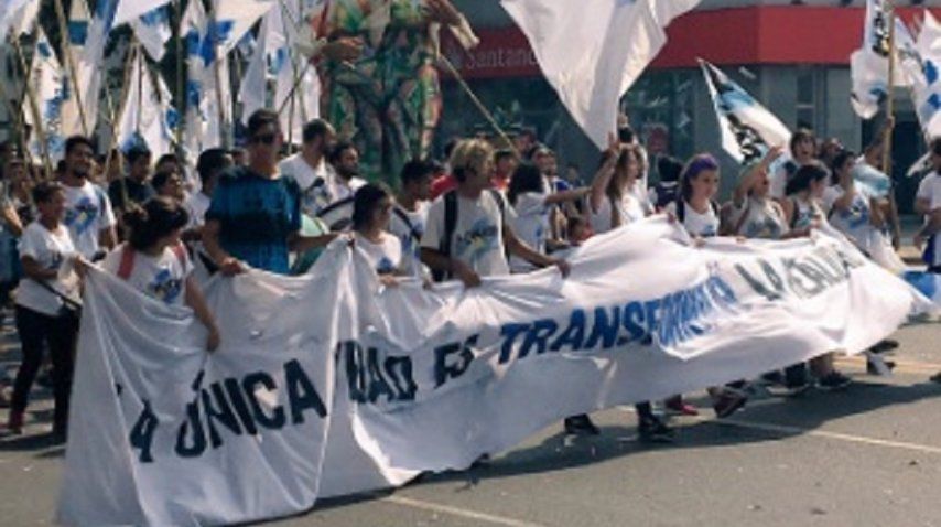 <p> Marcha por el Día de la Memoria - Crédito: @fcandeias</p><p></p>