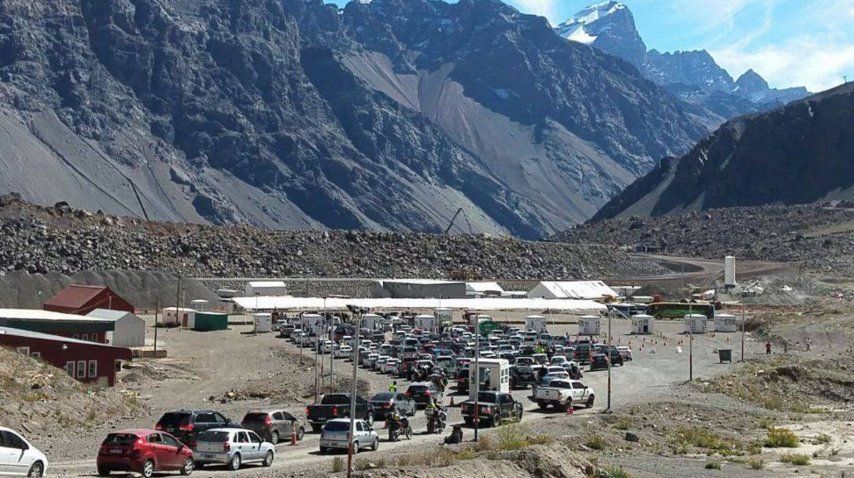 Miles de argentinos llegaron a Chile para hacer compras y pasear