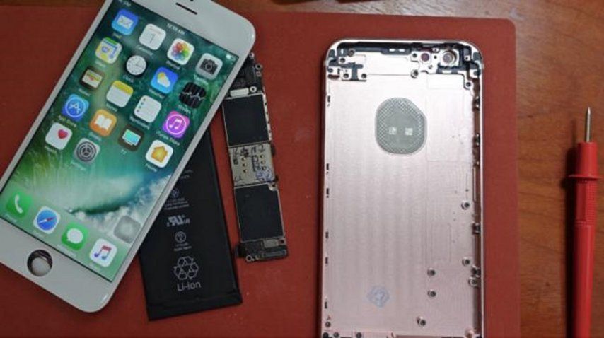 Compró todas las piezas y armó su propio iPhone