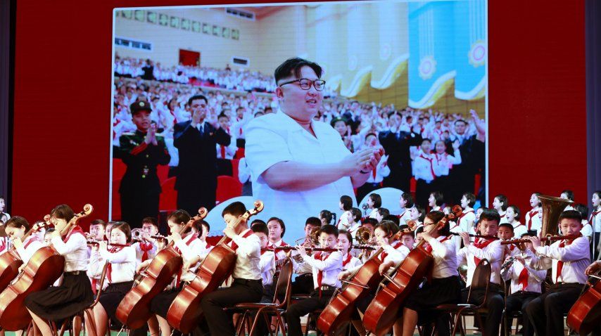 Kim Jong-Un en una pantalla durante el Día del Sol en Corea del Norte<br>