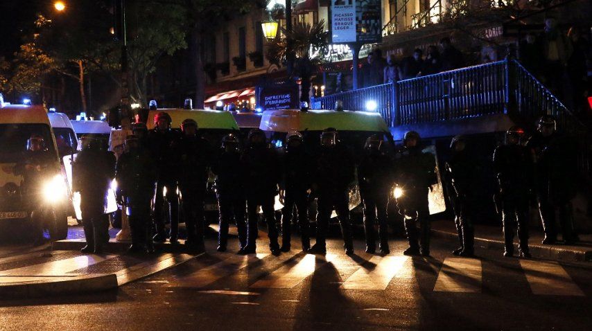 Reprimieron manifestantes en París tras las elecciones