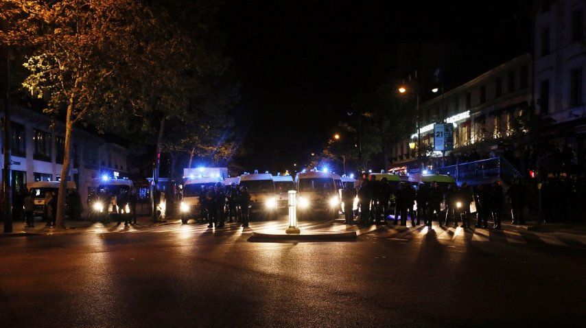 Reprimieron manifestantes en París tras las elecciones