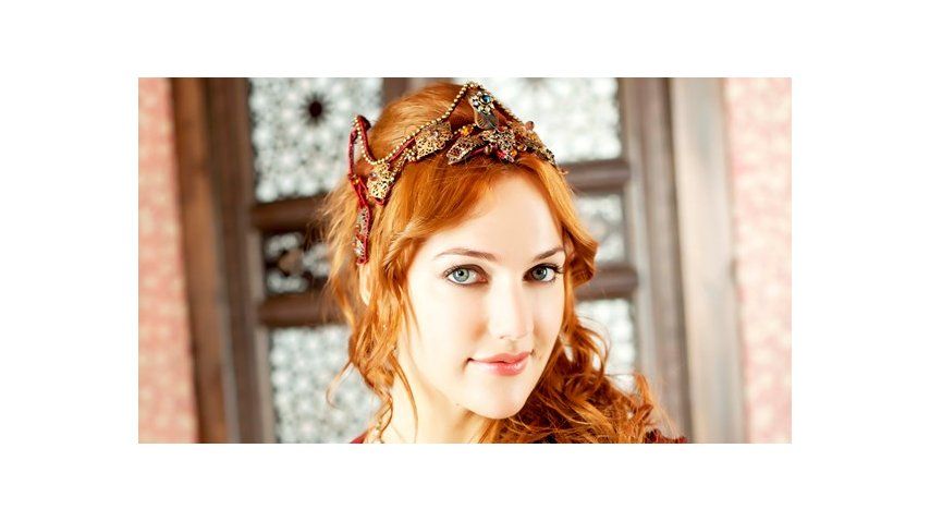 Alexandra es Meryem Uzerl<p></p>