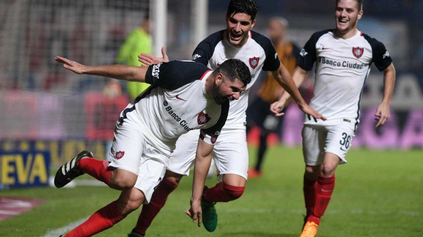 El volante celebra su tanto