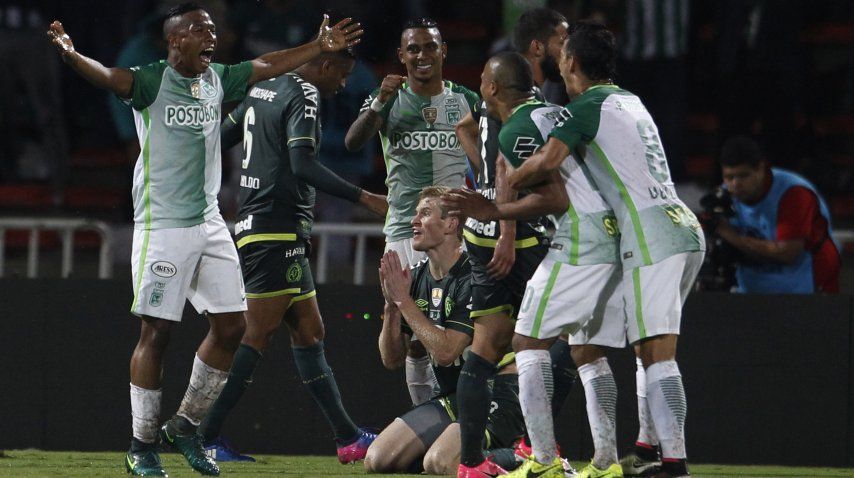  Andrés Ibarguen de Atlético Nacional celebra después de anotar su gol<br>