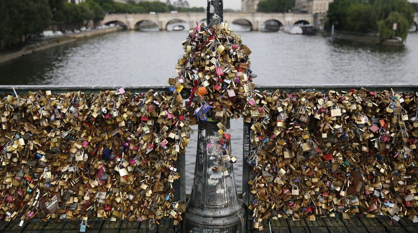 <p>Subastarán los candados del famoso puente del amor de París</p><p></p>