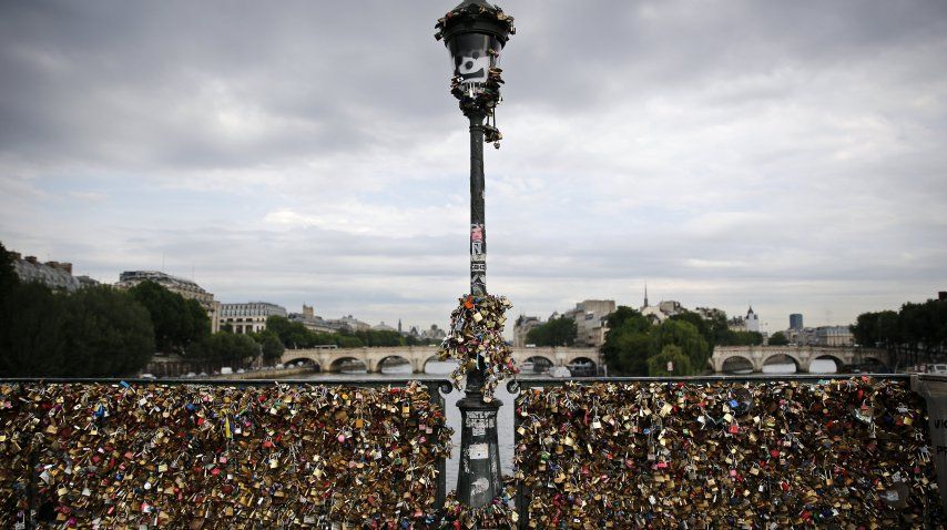 <p>Subastarán los candados del famoso puente del amor de París</p><p></p>