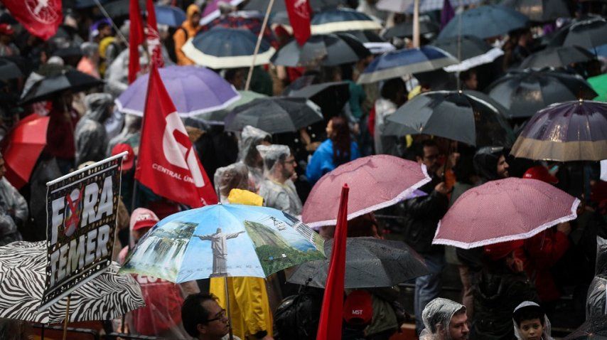 <p>Marcha por la renuncia de Temer</p><p></p>