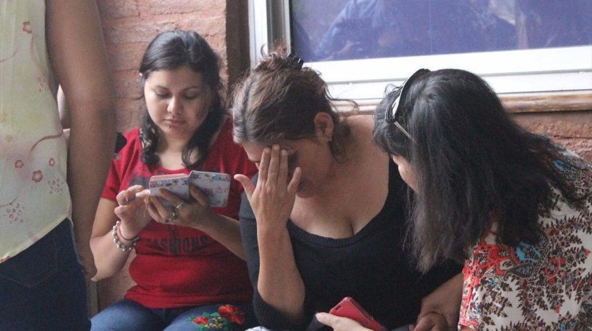 La familia del corazón de Valentino rezando por su vida<br>