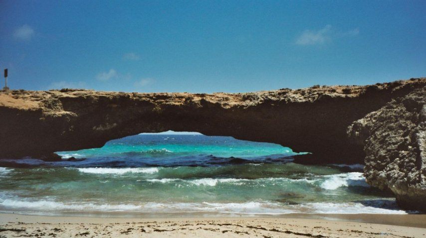 Puente Natural en Arube - Crédito: www.turismoenfotos.com