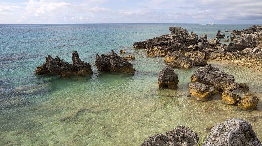 El agua transparente en Tobacco Bay, Bermudas<br>