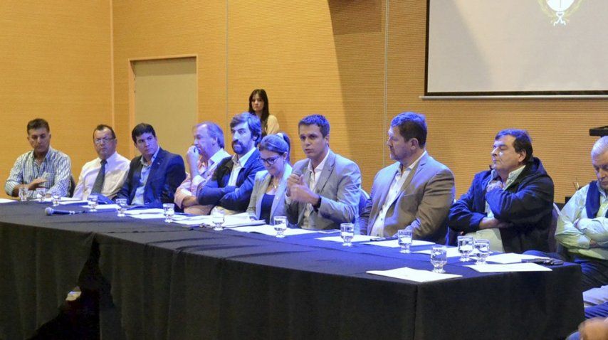 Por la crecida del río, intendentes piden indemnización a Salto Grande