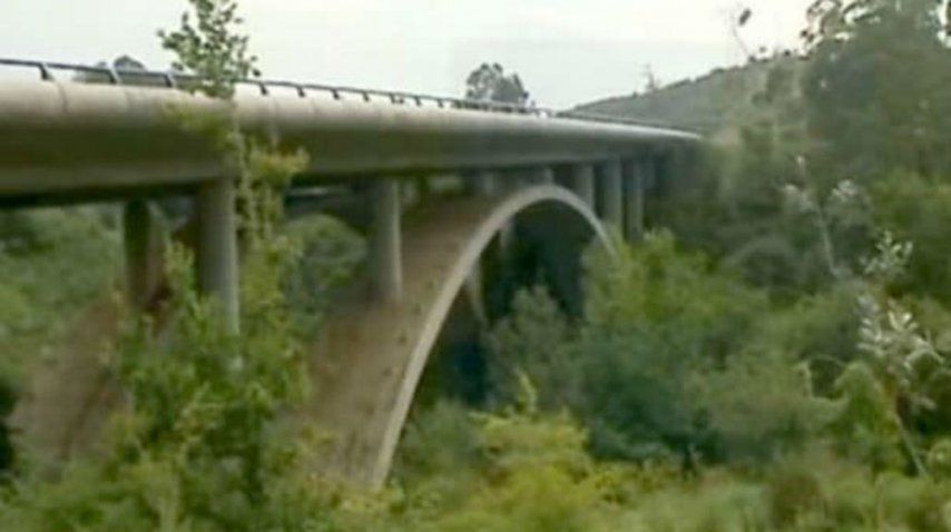 Vera se tiró del puente de esta carretera de Cantabria