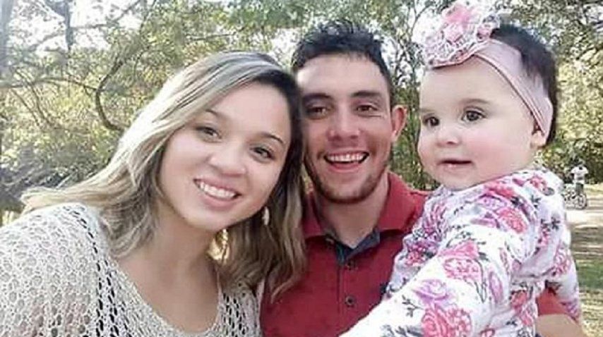 Frankielen da Silva Zampoli con su marido y su hija mayor, Isa Beatriz<br>