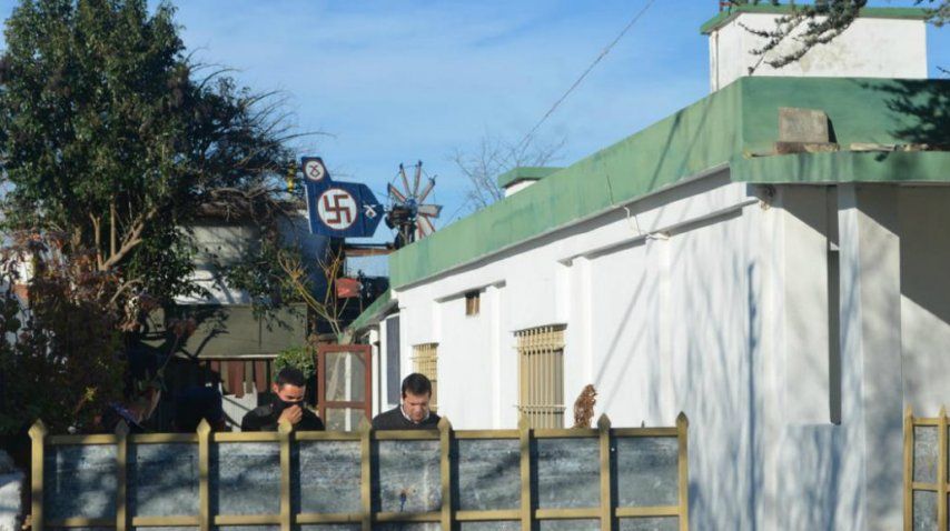 El hombre tenía una colección y bibliografía nazi<br>