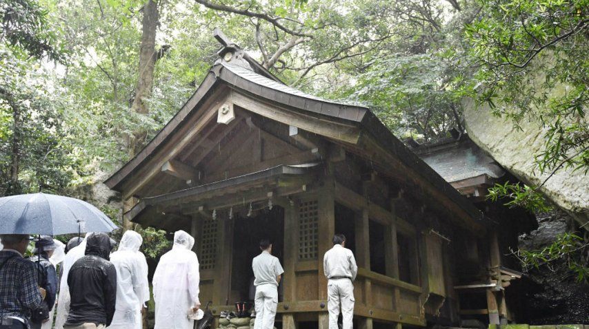 El Gran Santuario de Munakata recibe 200 hombres por año<br>