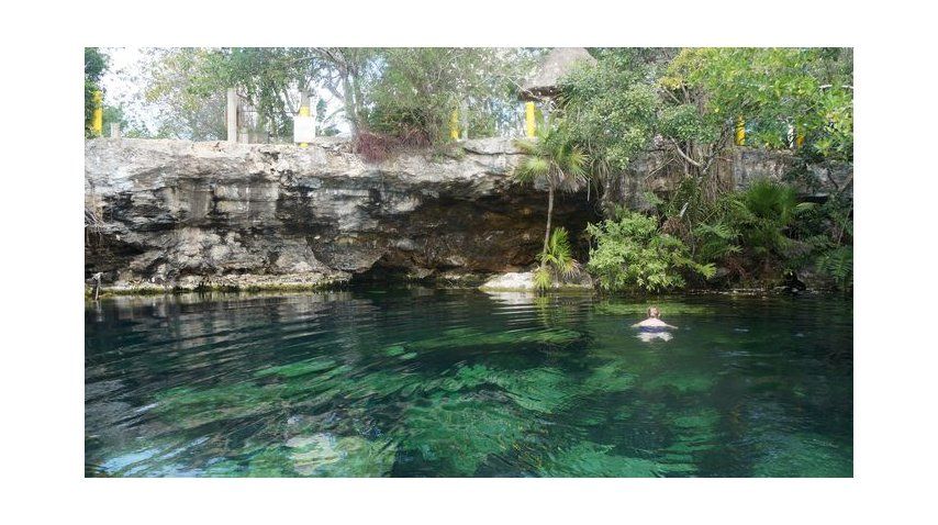 Es un cenote ideal para nadar<br>