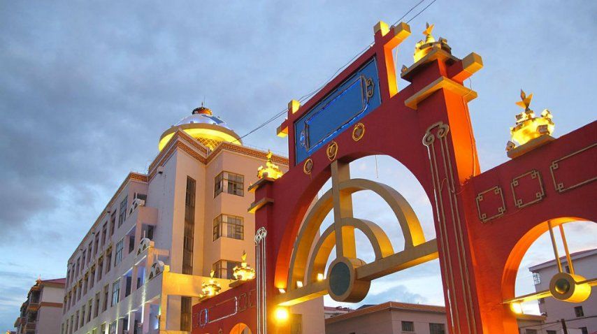 El arco típico, también presente en esta ciudad gigante<br>