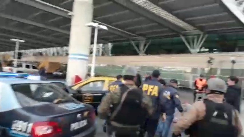 Expulsion de John Paul Revilla Estrada en Ezeiza<br>