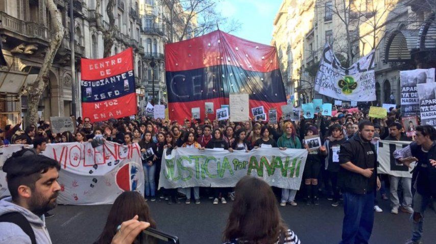 Masiva marcha al Congreso en reclamo de Justicia por Anahí<br>