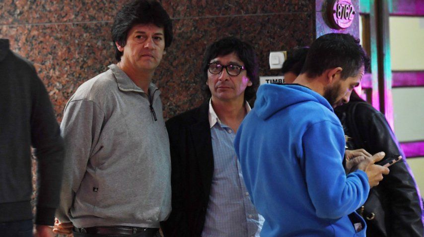 Adrián Benitez (primero desde la izquierda), el padre de Anahí<br>