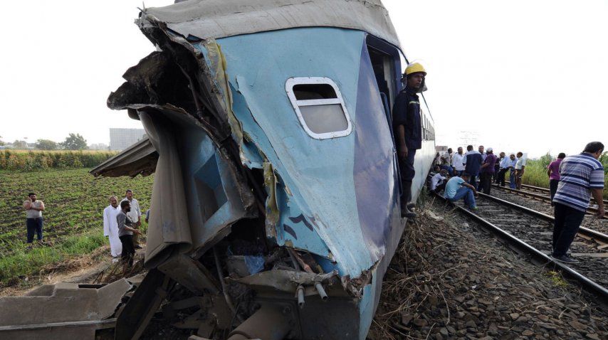 <p> Al menos 36 muertos por un choque de trenes en Egipto: Crédito: news.sky.com</p><p></p>