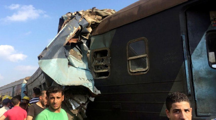 <p> Al menos 36 muertos por un choque de trenes en Egipto: Crédito: news.sky.com</p><p></p>